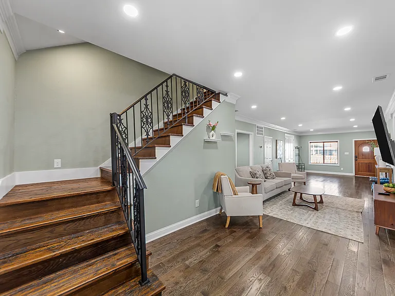 3316 Inwood Rd — Photo 8