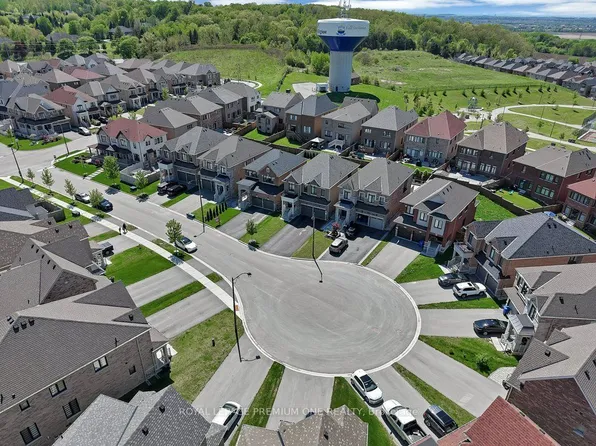 6 Byblos Ct, East Gwillimbury, ON L9N 0T3