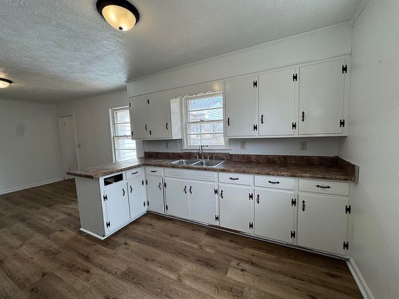 4th image of 51 Blythe St
