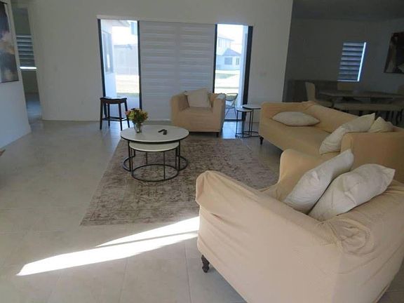 4th image of 5059 Alonza Ave