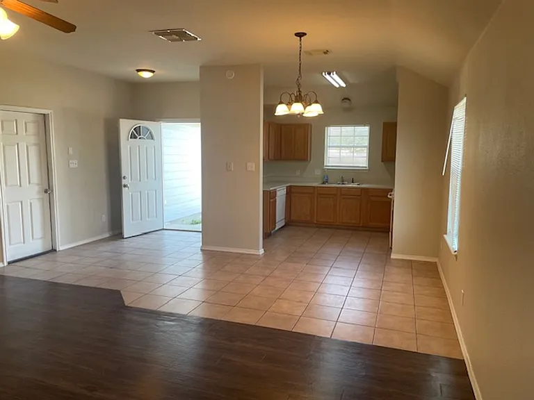 2429 Lorine Dr — Photo 3