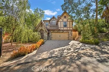 3 bed, 5.0 bath, 2400 sqft, $6,495 — Photo 3