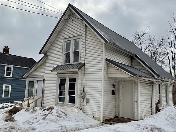 3rd image of 377 Main St