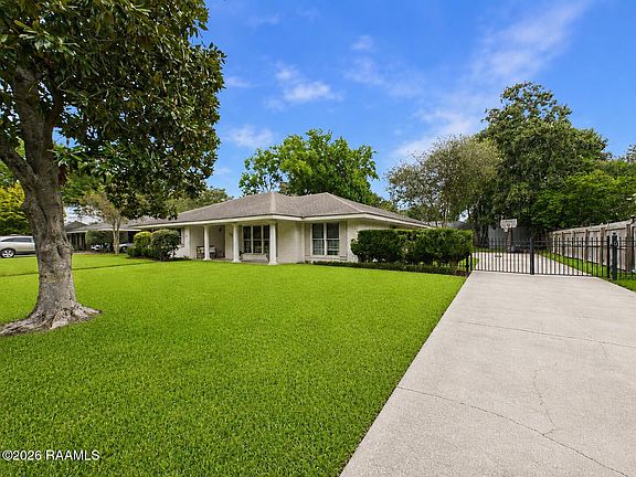 3rd image of 405 Live Oak Dr