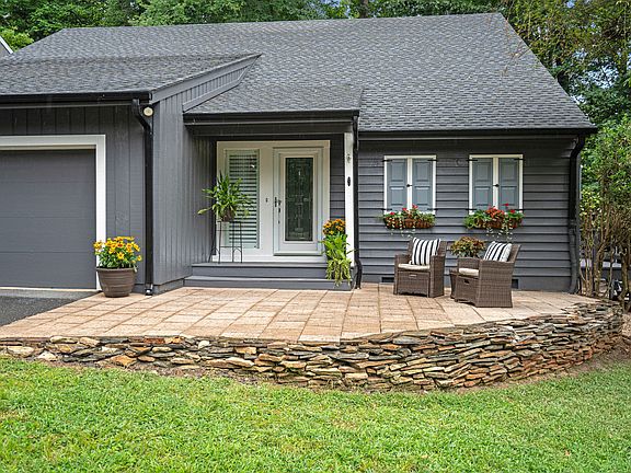 2nd image of 3 Turtle Ln