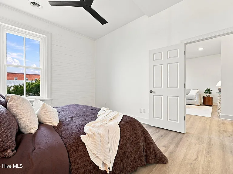 122 S Market St #1 — Photo 22