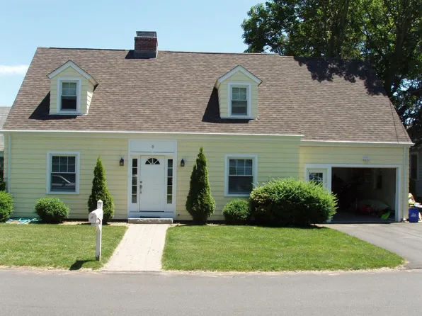 5 Wilford Rd, Branford, CT 06405