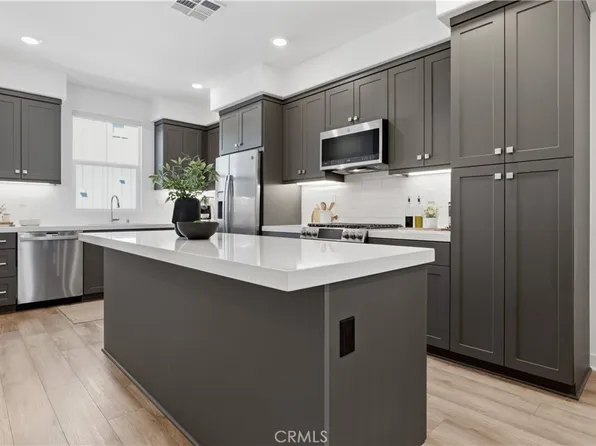 30 Wisteria St, Rancho Mission Viejo, CA 92694