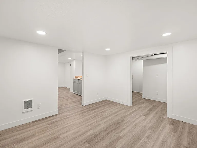 2624 W 8th Ave — Photo 9