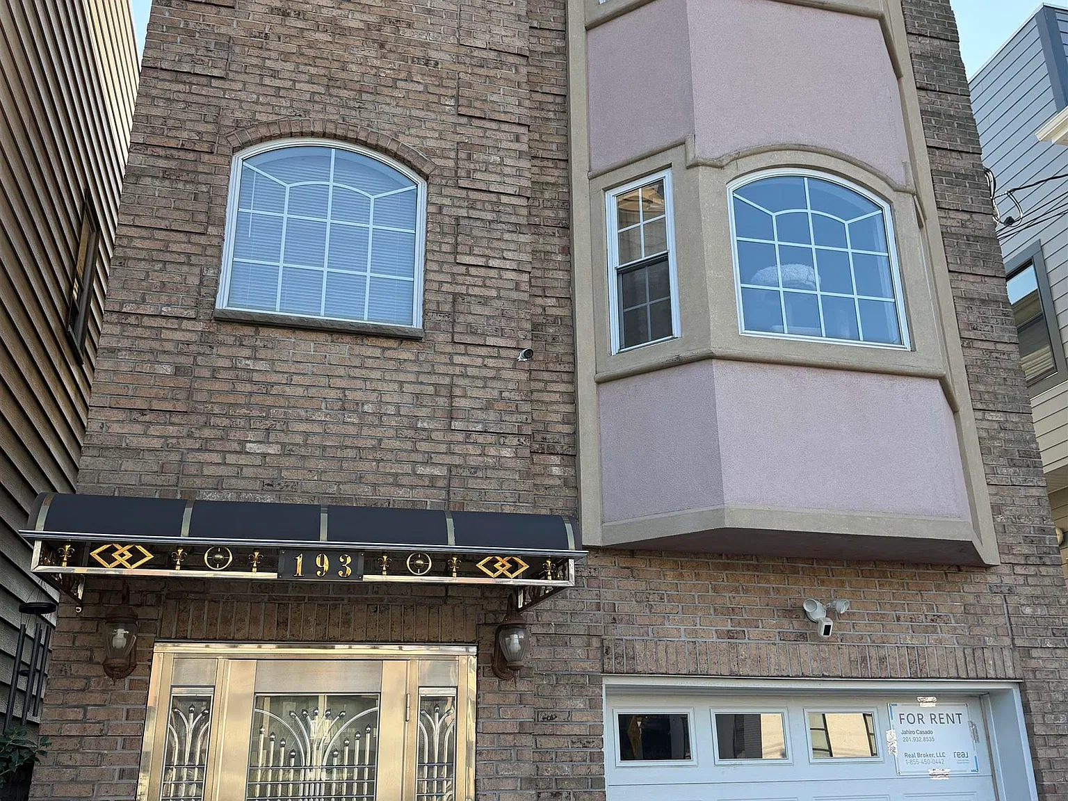 3 bed, 2.0 bath, $2,850 — Photo 1