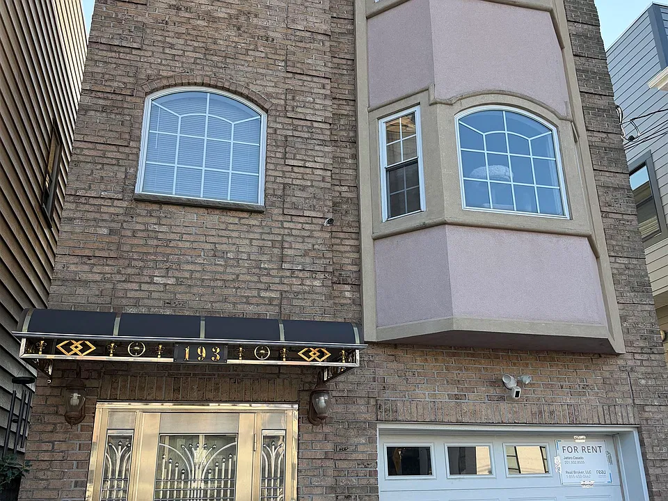 193 Stevens Ave #2