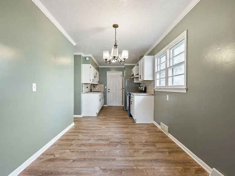 4655 Curtis Ave — Photo 7