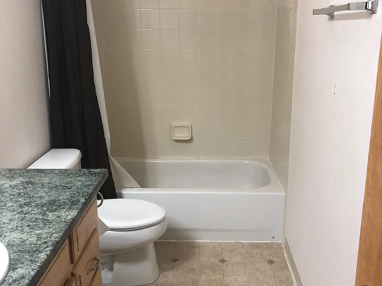 444 Turpin St #B — Photo 10