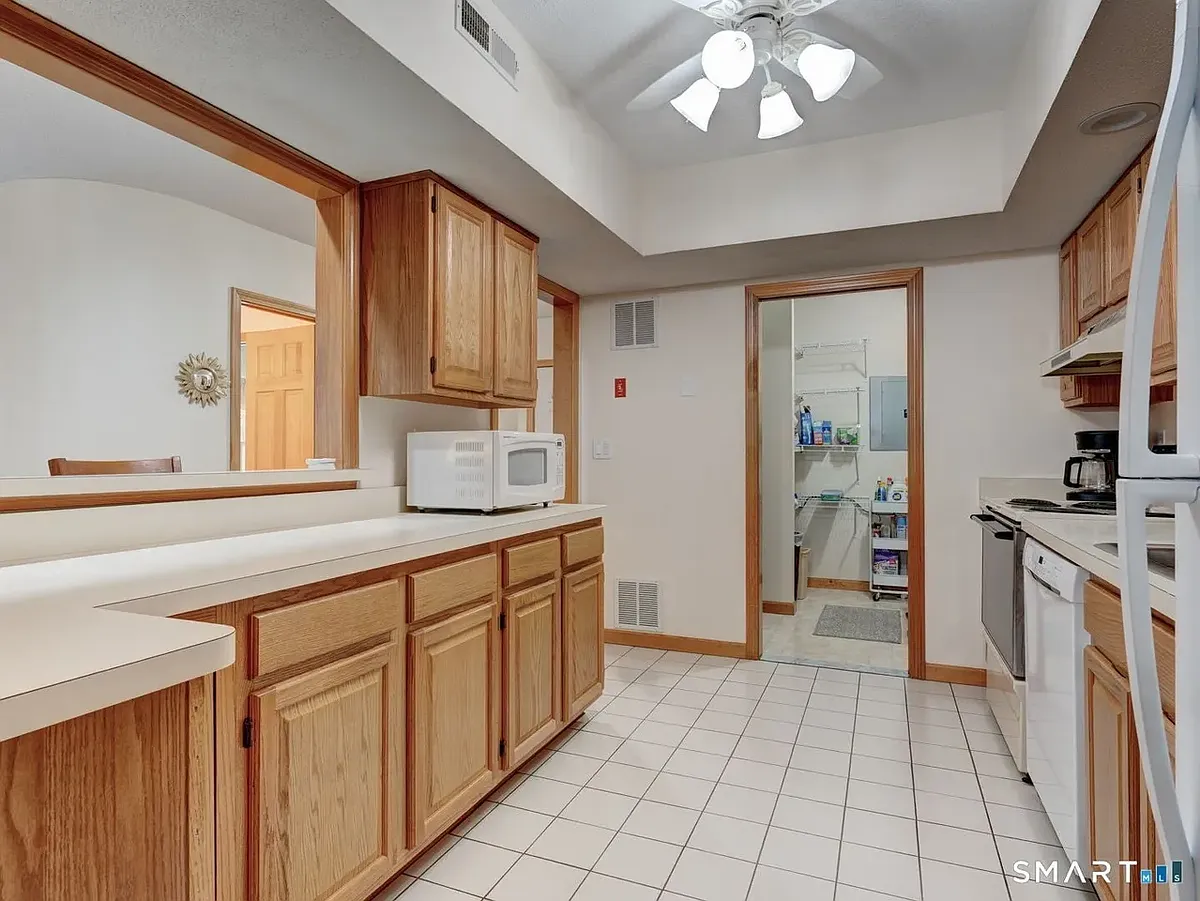 Building Photo - 33 Langdon Ct #D104