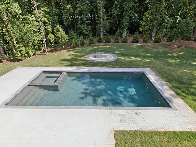1000 Clementstone Northeast Dr — Photo 39