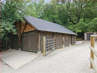 4th image of 4 Bridle Ln