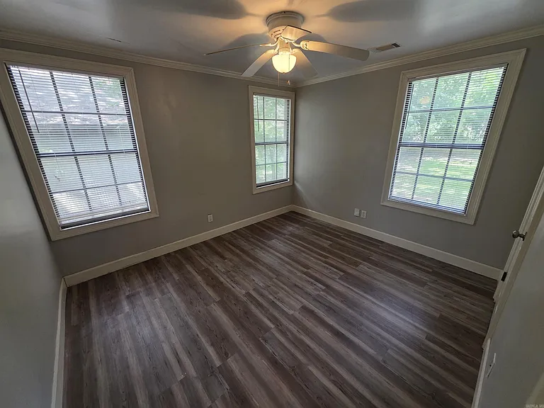 1605 S Pierce St — Photo 16