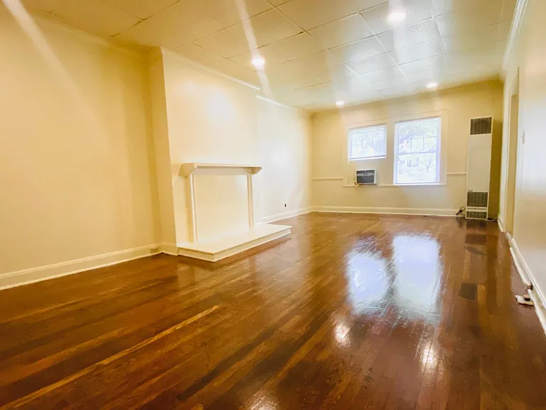 2414 W Club Blvd #RS — Photo 2