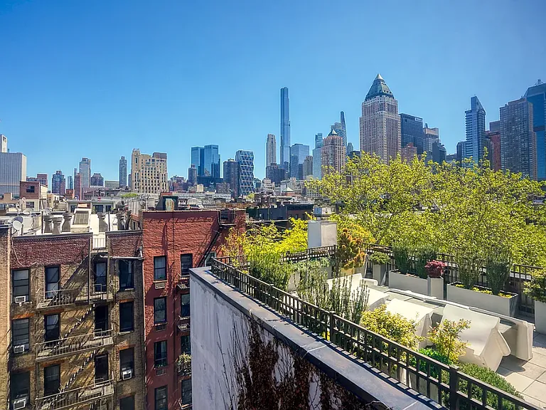 447 W 45th St #7A — Photo 11