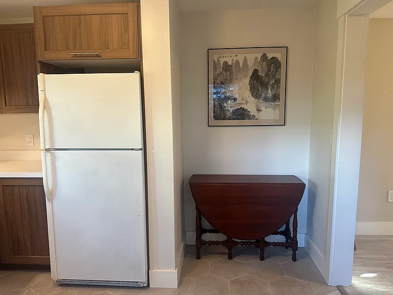 kitchen seating area