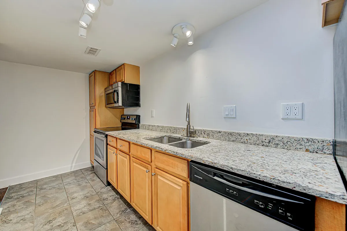 Building Photo - 919 N Pennsylvania St #103