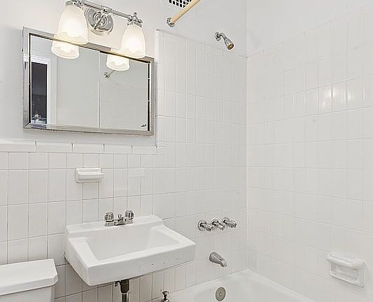 4th image of 39 W 83rd St APT 9