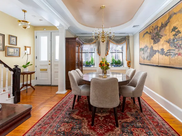 52 W Cedar St, Boston, MA 02114