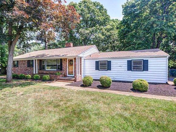 3rd image of 10 Hilltop Cir