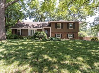8029 Granada St, Prairie Village, KS 66208