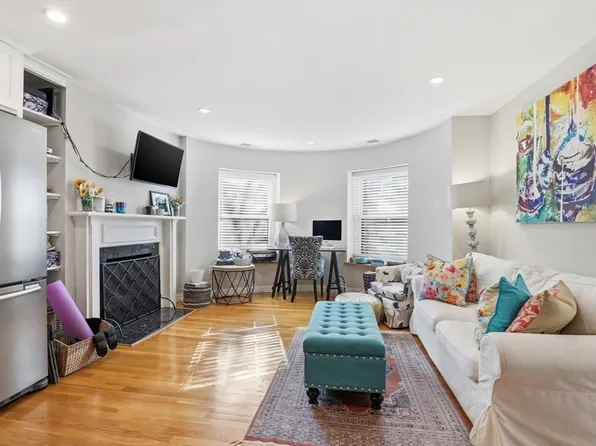 95 Gainsborough St APT 302, Boston, MA 02115