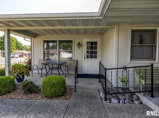100 E Heights Ave APT 1, Taylorville, IL 62568