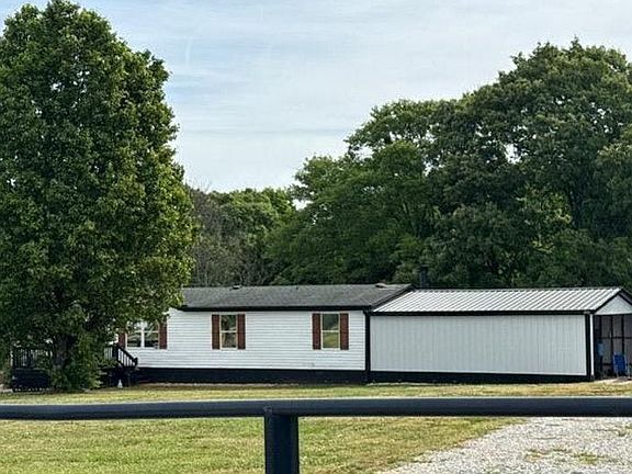 3rd image of 2420 Comer Rd