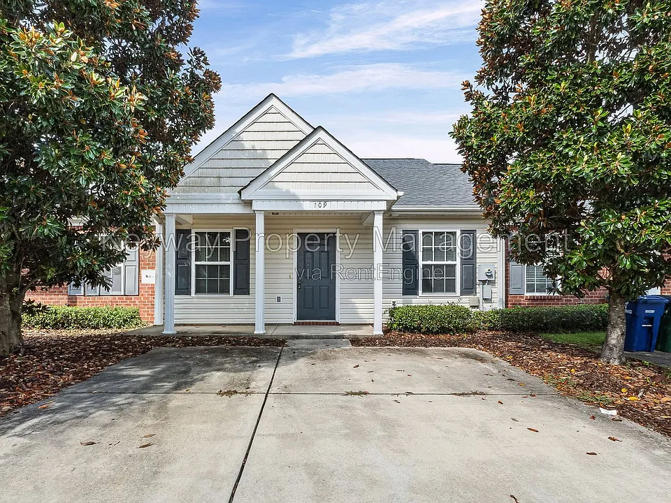 109 Kousa Ln