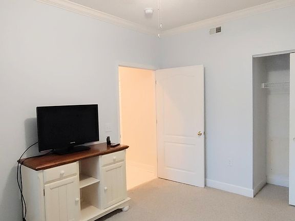 Front bedroom 2 - angle B