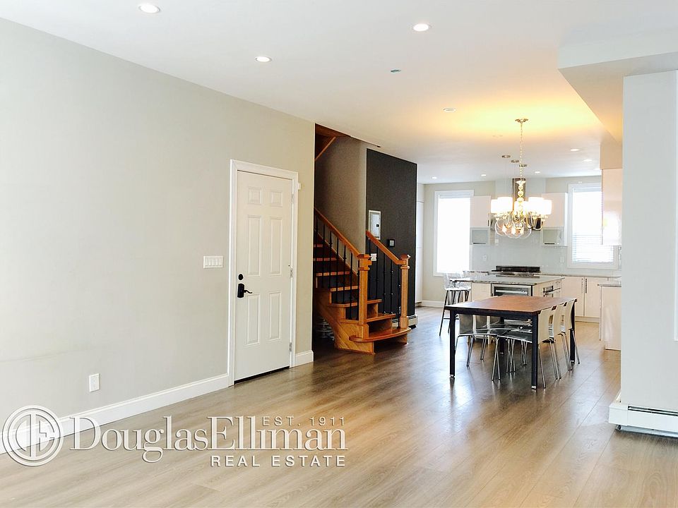 1st image of 4268 Hunter St Fl 2