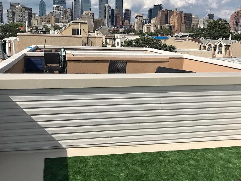 Roof deck view of Center City skyline (15 min walk to Rittenhouse Square)