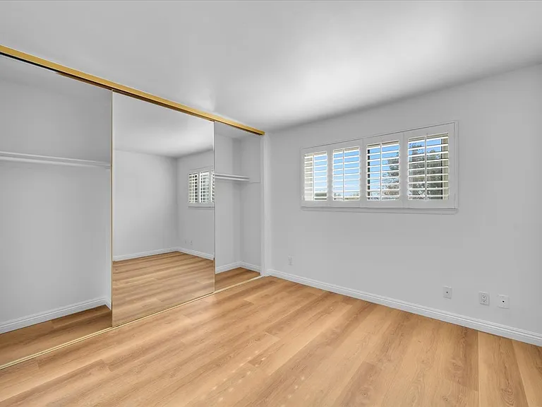 2222 Pier Ave — Photo 10