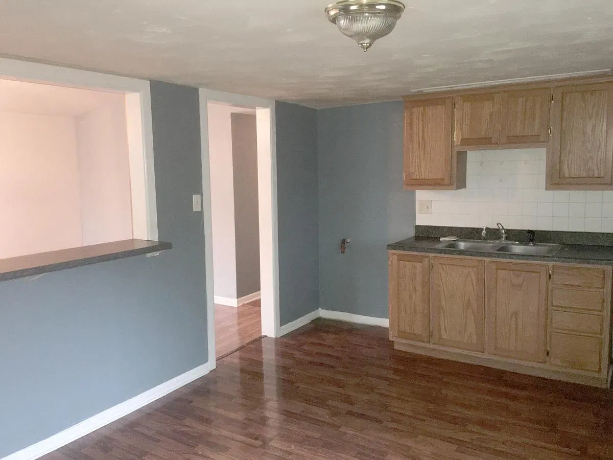 3 bed, 1200 sqft, $1,200 — Photo 2