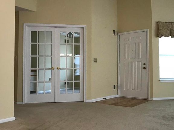 4th image of 908B Stratford Ct