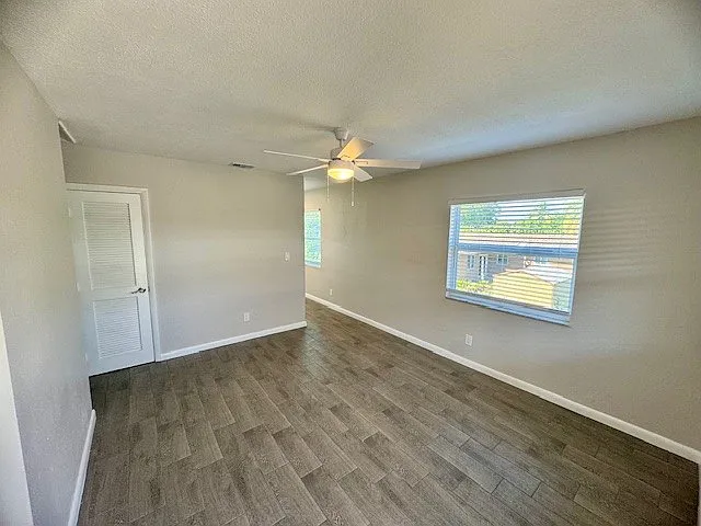2601 SW 9th St — Photo 4