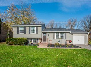 5750 Dalton Dr, Farmington, NY 14425