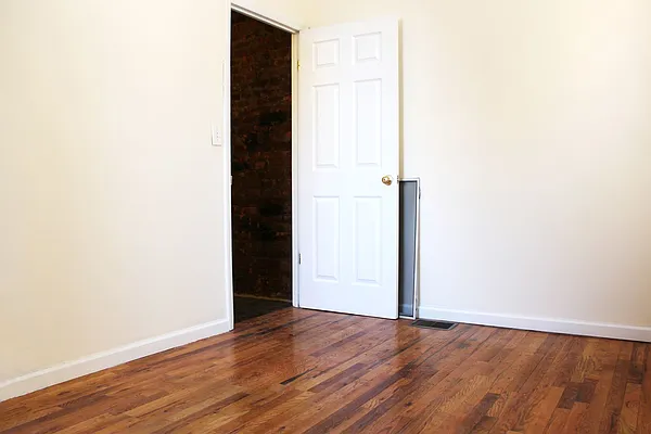 Rented by Premier Metro Realty Corp | media 30