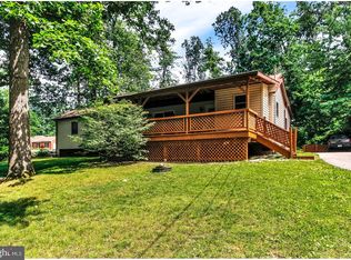 7497 Woodland Dr, Spring Grove, PA 17362