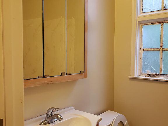5th image of 2319 College Ave APT C