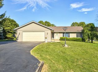 9655 Applegate Dr, Roscoe, IL 61073