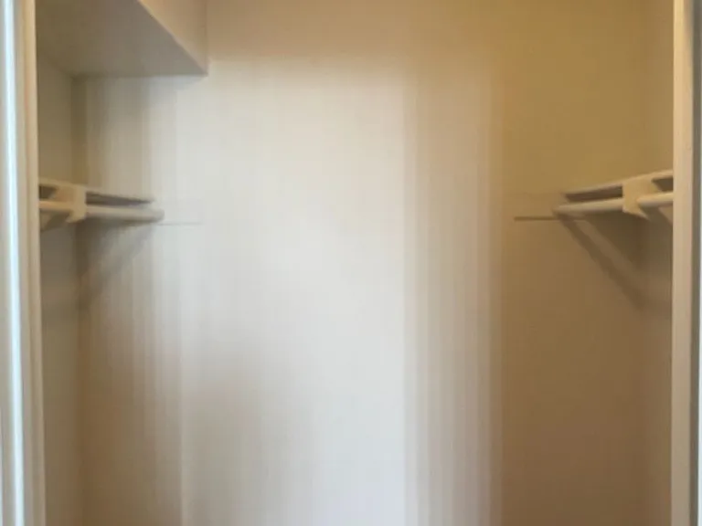 Russell Court Apartments — Photo 7