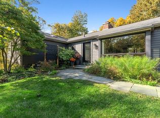 209 E Sheridan Rd, Lake Bluff, IL 60044