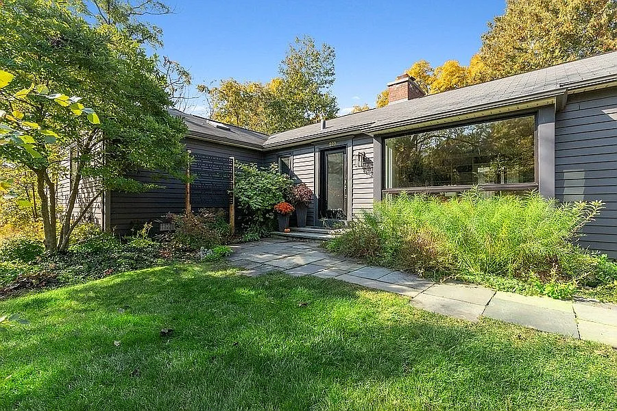 209 E Sheridan Rd photo 1