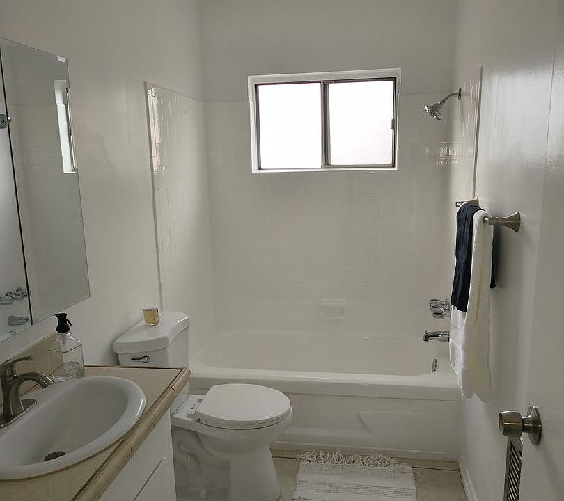 2nd image of 220 E Live Oak St APT 2