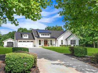 125 Crest Winds Dr, Clarkesville, GA 30523